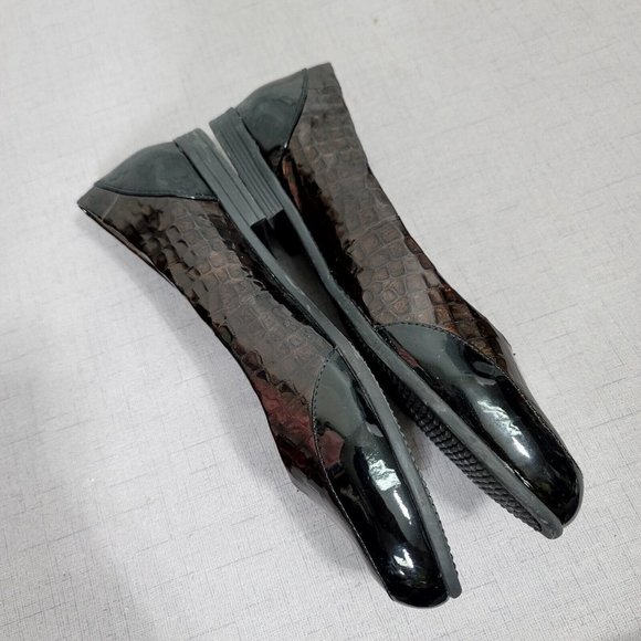 Trotters Womens 11 Arnello Closed Toe Ballet Flats Brown Faux Crocodile Texture - Picture 4 of 9